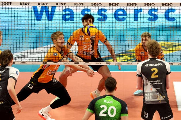 DEU, DVV, 1 VBL, BR Volleys vs Ludwigsburg, 03 12 2025, Max Schmeling Halle, Berlin, DEU, DVV, 1 VBL, BR Volleys vs Ludwigsburg, pictured Florian Krage Brewitz BR Volleys 12 , Jake Hanes BR Volleys 22 , Florian Krage Brewitz BR Volleys 12 , Herrmann, Philipp Ludwigsburg 2 nordphotoxGmbHx xEngler nph00076