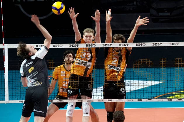 DEU, DVV, 1 VBL, BR Volleys vs Ludwigsburg, 03 12 2025, Max Schmeling Halle, Berlin, DEU, DVV, 1 VBL, BR Volleys vs Ludwigsburg, pictured Fedor Ivanov BR Volleys 33 Matthew Knigge BR Volleys 2 , Bonin, Ben Simon Ludwigsburg 6 nordphotoxGmbHx xEngler nph00076