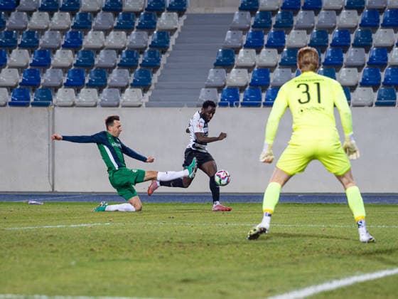 Fynn Arkenberg FC Guetersloh, 33 vs Robert Nnaji SG Wattenscheid 09, 08 SG Wattenscheid 09 vs FC Guetersloh, Football, Westphalia State Cup, quarter-finals, 2025 2026 season, 03 12 2025 SG Wattenscheid 09 vs FC Guetersloh, Football, Westphalia State Cup, quarter-finals, 2025 2026 season, 03 12 2025 Wattenscheid Copyright: xEibner-Pressefoto DamianxKruczynx EP_DKI