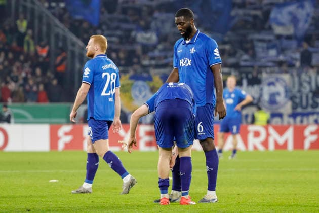 Paul Will SV Darmstadt , 28 , Kai Klefisch SV Darmstadt , 17 and Patric Pfeiffer SV Darmstadt , 06 after the match , Germany, Soccer, DFB Pokal, Round of 16, 2025 2026, SC Freiburg vs SV Darmstadt 98, 03 12 2025, Europa Park Stadion , Freiburg im Breisgau, Germany Freiburg im Breisgau Europa Park Stadion Baden Wuerttemberg Germany Copyright: xGrantxHubbsx