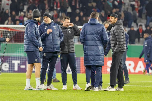 Staff SC Freiburg after the match , Germany, Soccer, DFB Pokal, Round of 16, 2025 2026, SC Freiburg vs SV Darmstadt 98, 03 12 2025, Europa Park Stadion , Freiburg im Breisgau, Germany Freiburg im Breisgau Europa Park Stadion Baden Wuerttemberg Germany Copyright: xGrantxHubbsx