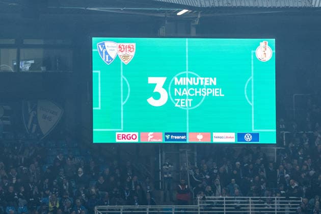 DFB Pokal, VfL Bochum VfB Stuttgart 03 12 2025 Three minutes injury time DFB Pokal round of 16, VfL Bochum VfB Stuttgart, VONONVIA Ruhrstadion on 03 12 2025 DFB REGULATIONS PROHIBIT ANY USE OF PHOTOGRAPHS AS IMAGE SEQUENCES AND OR QUASI VIDEO Copyright: xBEAUTIFULxSPORTS Wunderlx