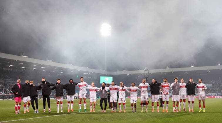 Bochum , DfB Pokal soccer VfL Bochum vs VfB Stuttgart, the Stuttgart team celebrates the victory According to the regulations of the DFL German Football League, it is prohibited to use or have used photographs taken in the stadium and or of the match in the form of sequential images and or video-like photo series