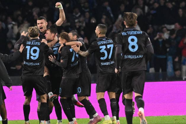 Alessandro Buongiorno of SSC Napoli he is celebrated by his teammates after converting the penalty during the Coppa Italia Freccia Rossa match between SSC Napoli vs Cagliari Calcio at Diego Armando Maradona Stadium  Copyright: xAgostinoxGemito IPAxSportx xipa-agency.netx xx IPA_68697886 IPA_Agency_IPA68697886