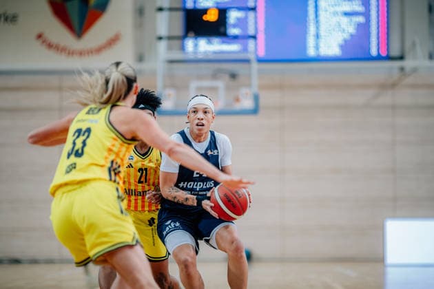 BB 1BL Women Syntainics MBC Lions Alba Berlin Liz Smith GISA Lions MBC during the 2025 2026 season in the DBBL Toyota Bundesliga Syntainics MBC Lions and Alba Berlin at the SWH Arena on December 3, 2025 in Halle Saale, Sachsen Anhalt, Germany