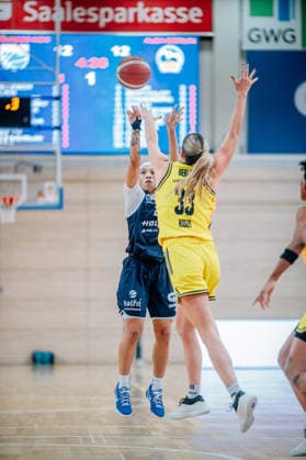 BB 1BL Women Syntainics MBC Lions Alba Berlin Liz Smith GISA Lions MBC during the 2025 2026 season in the DBBL Toyota Bundesliga Syntainics MBC Lions and Alba Berlin at the SWH Arena on December 3, 2025 in Halle Saale, Sachsen Anhalt, Germany