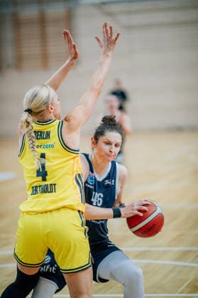 BB 1BL Women Syntainics MBC Lions Alba Berlin Romy Bär GISA Lions MBC during the 2025 2026 season in the DBBL Toyota Bundesliga Syntainics MBC Lions and Alba Berlin at the SWH Arena on December 3, 2025 in Halle Saale, Sachsen Anhalt, Germany