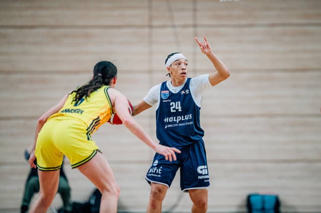 BB 1BL Women Syntainics MBC Lions Alba Berlin Liz Smith GISA Lions MBC during the 2025 2026 season in the DBBL Toyota Bundesliga Syntainics MBC Lions and Alba Berlin at the SWH Arena on December 3, 2025 in Halle Saale, Sachsen Anhalt, Germany