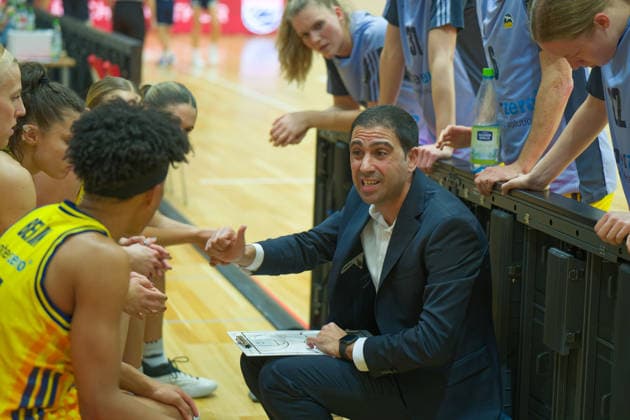 Cristo Cabrera Berlin, Head Coach , Syntainics MBC vs Alba Berlin, Basketball, Women, DBBL Cup Round of 16, Season 2025 26, 8 Matchday, 03 12 2025 Halle SWH Arena Sachsen Anhalt Germany
