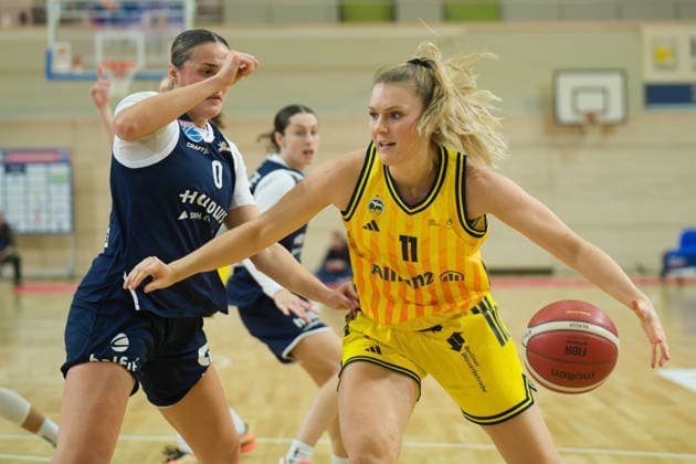 Alexia Allesch Lions, 0 , Nina Rosemeyer Berlin, 11 , Syntainics MBC vs Alba Berlin, Basketball, Women, DBBL Pokal Round of 16, Season 2025 26, 8 Matchday, 03 12 2025 Halle SWH Arena Sachsen Anhalt Germany