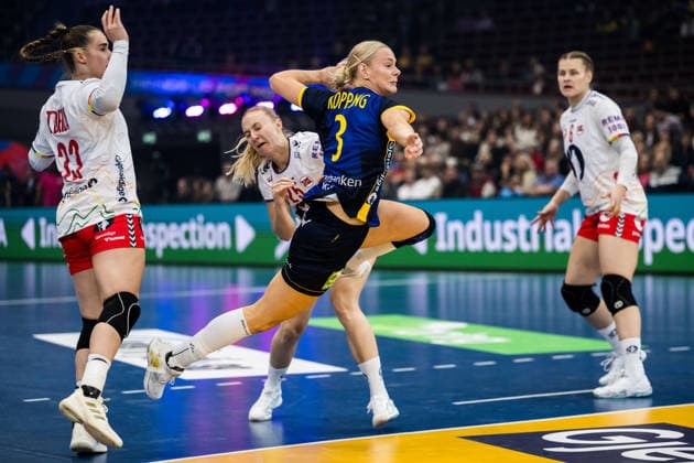251203 Nina Koppang of Sweden during the 2025 IHF Women™s World Championship handball match between Norway and Sweden on December 3, 2025 in Dortmund Photo Emma Wallskog BILDBYRAN COP 320 EW0601 handball handball handball handball handball bbeng vm handball vm handbolls vm ihf handball world championship world handball championship 2025 world championship 2025 norway norway sverige sweden dam bbeng bbauto norge norway sverige sweden  Copyright: EMMAxWALLSKOG BB251203EW023