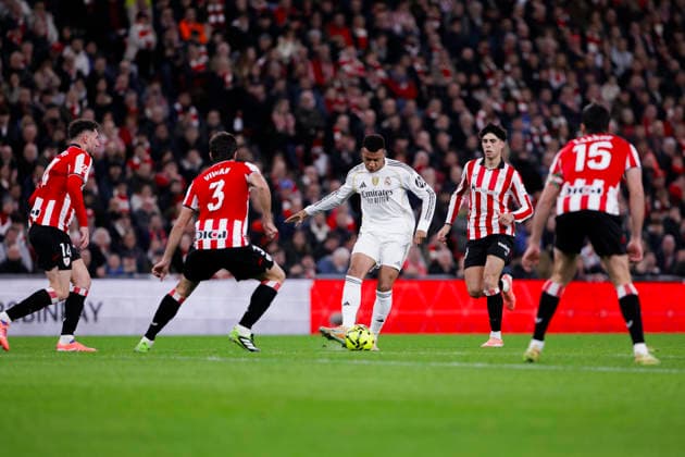 LA LIGA EA Sports -Athletic Club vs Real Madrid BILBAO, SPAIN - December 3:Kylian Mbappe of Real Madrid in action during the La Liga 2025 26 match between Athletic Club and Real Madrid at San Mames Stadium. (Photo by Guille Martinez f22photo) Bilbao San Mames Stadium Spain Copyright: xGuillermoxMartinezx