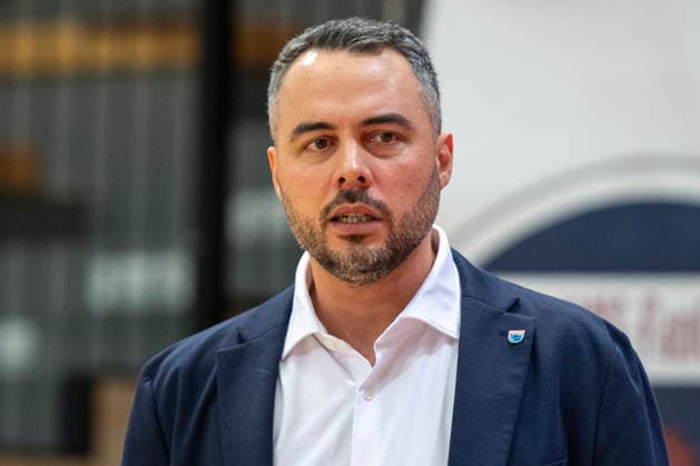 Toyota DBBL Cup Round of 16 2025 2026 Syntainics MBC vs Alba Berlin Halle Saale, Germany 03 December 2025 In the picture Coach Timur Topal Halle Halle Saale swh Arena Sachsen Anhalt Germany