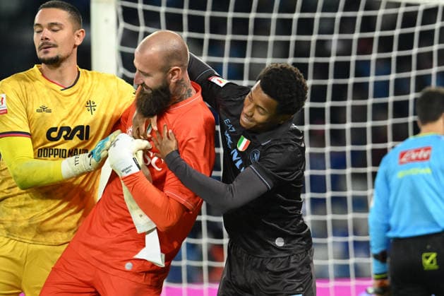 David Neres of SSC Napoli celebrates with his teammate Vanja Milinkovic Savic of SSC Napoli during the Coppa Italia Freccia Rossa match between SSC Napoli- Cagliari Calcio  Copyright: xDaniloxGemito IPAxSportx xipa-agency.netx xx IPA_68698629 IPA_Agency_IPA68698629