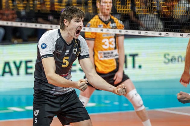 03 12 25, Berlin, Volleyball 1 Bundesliga, Men, 10 Matchday, BR Volleys MTV Ludwigsburg, Max Schmeling Halle Jan Huber of MTV Ludwigsburg is happy about the point BR Volleys ASV Dachau earned