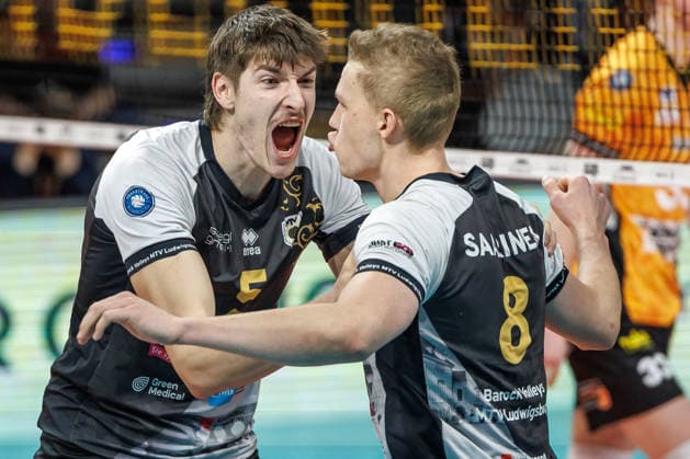 03 12 25, Berlin, Volleyball 1 Bundesliga, Men, 10 Matchday, BR Volleys MTV Ludwigsburg, Max Schmeling Halle Jan Huber of MTV Ludwigsburg is happy about the point BR Volleys ASV Dachau earned