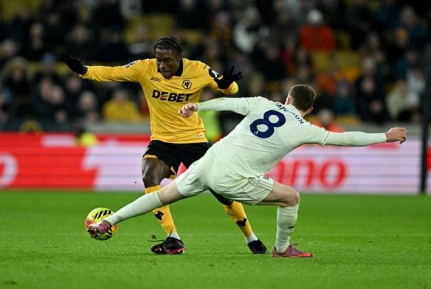 Jean-Ricner Bellegarde of Wolverhampton Wanderers and Elliot Anderson of Nottingham Forest Wolverhampton Wanderers v Nottingham Forest, Premier League, Football, Molineux, Wolverhampton, UK - 03 Dec 2025Wolverhampton Molineux United Kingdom EDITORIAL USE ONLY No use with unauthorised audio, video, data, fixture lists, club league logos or live services. Online in-match use limited to 120 images, no video emulation. No use in betting, games or single club league player publications. Copyright: xAnnaxGowthorpe Shutterstockx 16006096p