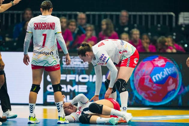 Women s Handball World Championship 2025 Norway Sweden Dortmund, Germany 20251203 Norway s Maren Aardahl lies down during the intermediate round of the Women s Handball World Championship between Norway and Sweden in Westfalenhalle Photo Beate Oma Dahle NTB Dortmund Germany EDITORIAL USE ONLY RESTRICTED USE FOR BETTING COMPANIES  Copyright: xBeatexOmaxDahlex xNTBx