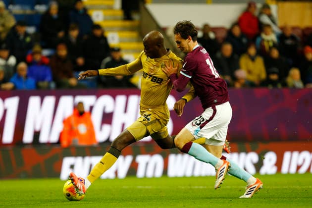 Burnley v Crystal Palace, Burnley, UK - 3 December 2025 Jean-Philippe Mateta of Crystal Palace shoots at goal during the English Premier League Match between Burnley and Crystal Palace at Turf Moor on 3 December 2025 in Burnley, England (Photo by Steve Taylor PPAUK) Burnley Turf Moor Lancashire England Copyright: xStevexTaylor PPAUKx PPA-233709