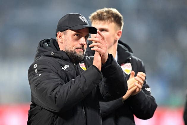 Coach Sebastian HOENESS, Hoeneß S Schlussjubel VfB Stuttgart, Jubel, jubeln, Freude, cheers, Fußball, DFB Pokal, Achtelfinale, Round of 16, VfL Bochum BO VfB Stuttgart S 0 2 am 03 12 2025, Vonovia Ruhrstadion Bochum Deutschland DFL regulations prohibit any use of photographs as image sequences and or quasi video Â