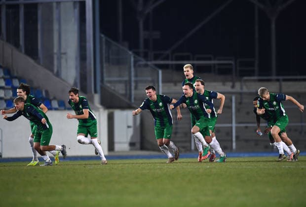 Soccer Men Krombacher Westfalenpokal Quarterfinals Season 2025 2026 SG Wattenscheid 09 FC Gütersloh on 03 12 2025 at the Lohrheidestadion in Bochum Wattenscheid The players of FC Gütersloh are happy about the victory Lower Saxony Germany