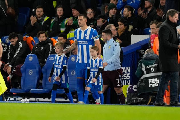 Brighton and Hove Albion v Aston Villa Premier League 03 12 2025. Brighton & Hove Albion manager defender Lewis Dunk (5) on his 500th appearance for the club during the Premier League match between Brighton and Hove Albion and Aston Villa at the American Express Stadium, Brighton and Hove, England on 3 December 2025. Brighton and Hove American Express Stadium East Sussex England Editorial use only DataCo restrictions apply See www.football-dataco.com , Copyright: xStephenxFlynnx PSI-23328-0017