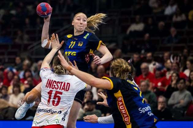 251203 Tyra Axnar of Sweden during the 2025 IHF Women™s World Championship handball match between Norway and Sweden on December 3, 2025 in Dortmund Photo Emma Wallskog BILDBYRAN COP 320 EW0601 handball handball handball handball handball bbeng vm handball vm handbolls vm ihf handball world championship world handball championship 2025 world championship 2025 norway norway sverige sweden dam bbeng bbauto norge norway sverige sweden  Copyright: EMMAxWALLSKOG BB251203EW030
