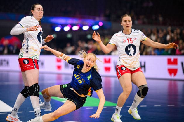 DORTMUND, GERMANY - 3 DECEMBER, 2025: Axner Tyra, Bakkerud Ingvild Kristiansen, Ingstad Vilde Mortensen - Women s Handball World Championship, WM, Weltmeisterschaft 2025 Norway vs Sweden at Westfallenhalle.  Copyright: xVitaliixKliuievx