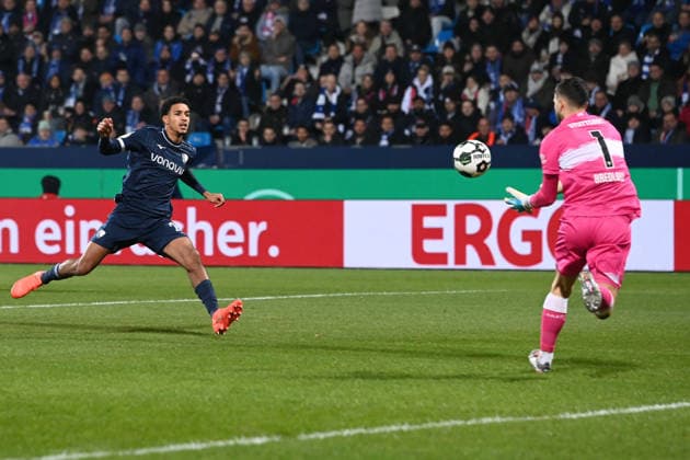 Goalkeeper Fabian BREDLOW S vs Francis ONYEKA BO Action, duel, Football, DFB Pokal, Round of 16, VfL Bochum BO VfB Stuttgart S on 03 12 2025, Vonovia Ruhrstadion Bochum Germany DFL regulations prohibit any use of photographs as image sequences and or quasi video Â