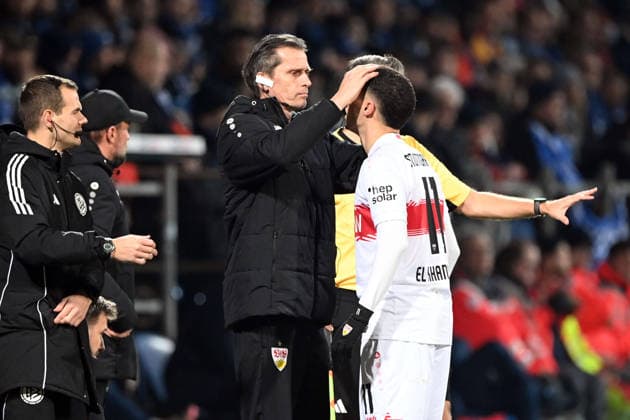 Bilal EL KHANNOUSS S is treated, injured, injury, Football, DFB Pokal, Round of 16, VfL Bochum BO VfB Stuttgart S 0 2 am 03 12 2025, Vonovia Ruhrstadion Bochum Germany DFL regulations prohibit any use of photographs as image sequences and or quasi video Â