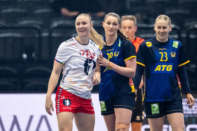 251203 Henny Ella Reistad of Norway and Kristin Thorleifsdottir of Sweden during the 2025 IHF Women™s World Championship handball match between Norway and Sweden on December 3, 2025 in Dortmund Photo Emma Wallskog BILDBYRAN COP 320 EW0601 handball handball handball bbeng vm handball vm handbolls vm ihf handball world championship world handball championship 2025 world championship 2025 norway norge sverige sweden dam  Copyright: EMMAxWALLSKOG BB251203EW046