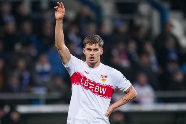 BOCHUM, GERMANY - DECEMBER 3: Ramon Hendriks of VfB Stuttgart gestures during the DFB Cup round of 16 match between VfL Bochum and VfB Stuttgart at Vonovia Ruhrstadion on December 3, 2025 in Bochum, Germany. (Photo by Rene Nijhuis) SPO  Copyright: xRenexNijhuis