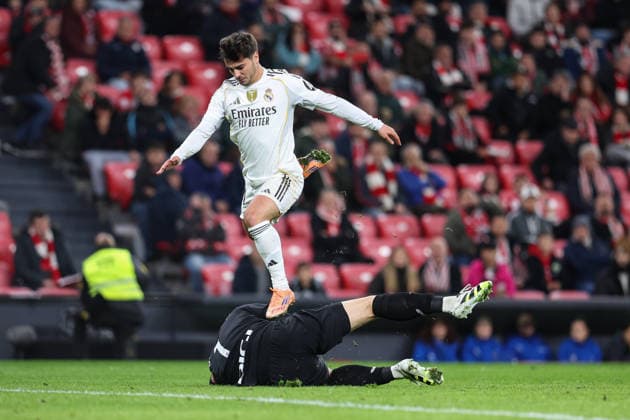 December 3, 2025, Bilbao, Vizcaya, Spain: Unai Simon of Athletic Club and Brahim Diaz of Real Madrid CF in action during the Spanish League, LaLiga EA Sports, football match played between Athletic Club de Bilbao and Real Madrid at San Mames stadium on December 03, 2025 in Bilbao, Spain. Bilbao Spain - ZUMAa181 20251203_zaa_a181_144 Copyright: xIrinaxR.xHipolitox