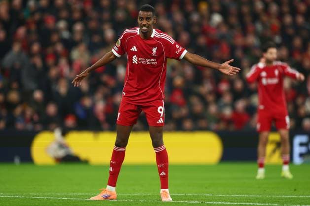 Alexander Isak of Liverpool Liverpool v Sunderland, Premier League, Football, Anfield, Liverpool, UK - 03 Dec 2025Liverpool Anfield United Kingdom EDITORIAL USE ONLY No use with unauthorised audio, video, data, fixture lists, club league logos or live services. Online in-match use limited to 120 images, no video emulation. No use in betting, games or single club league player publications.  Copyright: xPaulxCurrie Shutterstockx 16006099bb