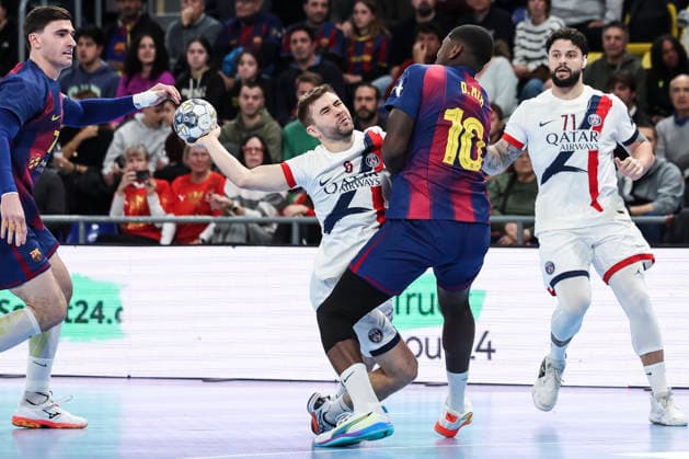 December 3, 2025, Barcelona, Barcelona, SPAIN: Luc Steins of Paris Saint-Germain and Dika Mem of FC Barcelona, Barca in action during the EHF Champions League handball match played between FC Barcelona and Paris Saint-Germain at Palau Blaugrana on December 03, 2025 in Barcelona, Spain. Barcelona SPAIN - ZUMAa181 20251203_zaa_a181_158 Copyright: xJavierxBorregox