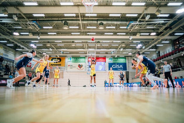 BB 1BL Women Syntainics MBC Lions Alba Berlin Deeshyra Thomas Alba Berlin at the last free throws during the 2025 2026 season in the DBBL Toyota Bundesliga Syntainics MBC Lions and Alba Berlin at the SWH Arena on December 3, 2025 in Halle Saale, Sachsen Anhalt, Germany