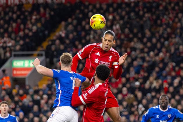 Football - FA Premier League - Liverpool FC v Sunderland AFC LIVERPOOL, ENGLAND - Wednesday, December 3, 2025: Liverpool s captain Virgil van Dijk challenges for a header with Sunderland s Daniel Ballard during the FA Premier League match between Liverpool FC and Sunderland AFC at Anfield. (Photo by David Rawcliffe Propaganda) LIVERPOOL Anfield MERSEYSIDE ENGLAND  Copyright: xDavidxRawcliffex P2025-12-03-Liverpool_Sunderland-36