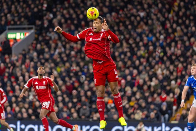 Football - FA Premier League - Liverpool FC v Sunderland AFC LIVERPOOL, ENGLAND - Wednesday, December 3, 2025: Liverpool s captain Virgil van Dijk heads the ball during the FA Premier League match between Liverpool FC and Sunderland AFC at Anfield. (Photo by David Rawcliffe Propaganda) LIVERPOOL Anfield MERSEYSIDE ENGLAND  Copyright: xDavidxRawcliffex P2025-12-03-Liverpool_Sunderland-37