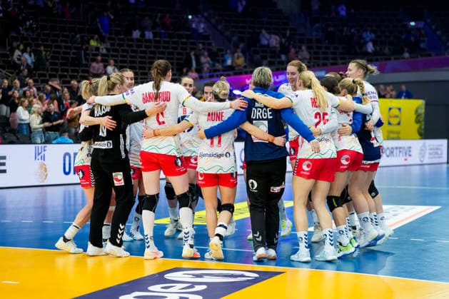 Women s Handball World Championship 2025 Norway Sweden Dortmund, Germany 20251203 Norway celebrates after the intermediate round of the Women s Handball World Championship between Norway and Sweden in Westfalenhalle Photo Beate Oma Dahle NTB Dortmund Germany EDITORIAL USE ONLY RESTRICTED USE FOR BETTING COMPANIES  Copyright: xBeatexOmaxDahlex xNTBx