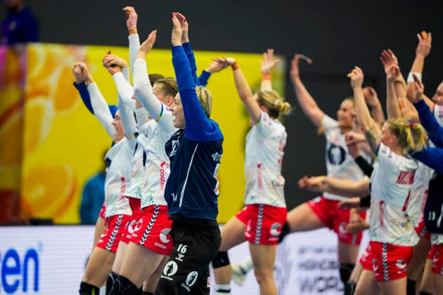 Women s Handball World Championship 2025 Norway Sweden Dortmund, Germany 20251203 Norway celebrates after the intermediate round of the Women s Handball World Championship between Norway and Sweden in Westfalenhalle Photo Beate Oma Dahle NTB Dortmund Germany EDITORIAL USE ONLY RESTRICTED USE FOR BETTING COMPANIES  Copyright: xBeatexOmaxDahlex xNTBx