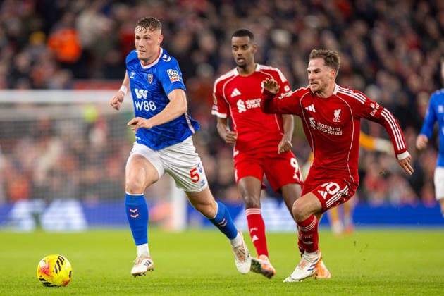 Football - FA Premier League - Liverpool FC v Sunderland AFC LIVERPOOL, ENGLAND - Wednesday, December 3, 2025: Liverpool s Alexis Mac Allister and Sunderland s Daniel Ballard (L) during the FA Premier League match between Liverpool FC and Sunderland AFC at Anfield. (Photo by David Rawcliffe Propaganda) LIVERPOOL Anfield MERSEYSIDE ENGLAND  Copyright: xDavidxRawcliffex P2025-12-03-Liverpool_Sunderland-53