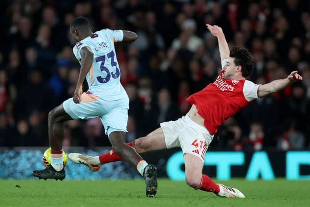 Arsenal v Brentford - Premier League Michael Kayode of Brentford and Declan Rice of Arsenal challenge during the Premier League match between Arsenal and Brentford at Emirates Stadium on December 3, 2025 in London, England. London Emirates Stadium England United Kingdom Copyright: xNigelxFrench Sportsphoto APLx 14143770