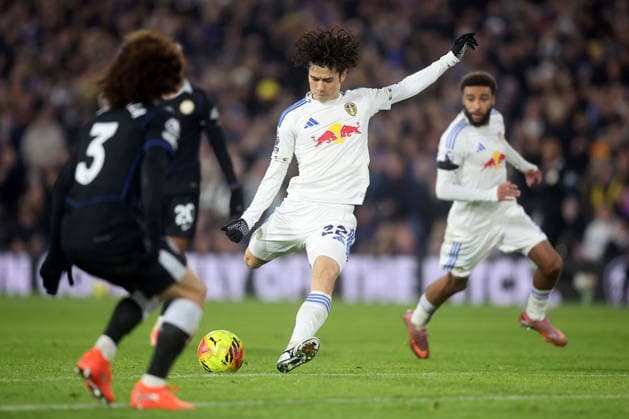 Leeds United gegen Chelsea 03. Dezember 2025, Leeds Premier League Fußball Leeds United gegen Chelsea Ao Tanaka von Leeds United erzielt das 2. Tor Foto von Daniel Chesterton Leeds UK  Copyright: xDanielxChestertonxOffside