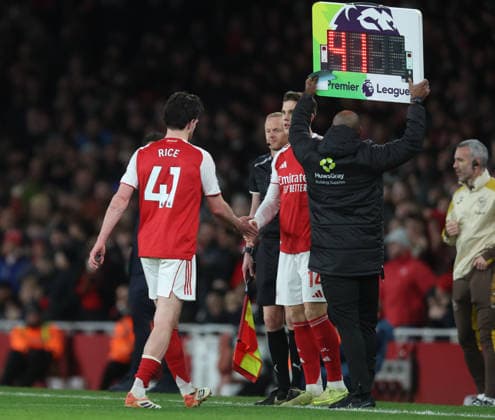 Arsenal v Brentford - Premier League Declan Rice of Arsenal leaves the field with injury during the Premier League match between Arsenal and Brentford at Emirates Stadium on December 3, 2025 in London, England. London Emirates Stadium England United Kingdom Copyright: xNigelxFrench Sportsphoto APLx 14143774
