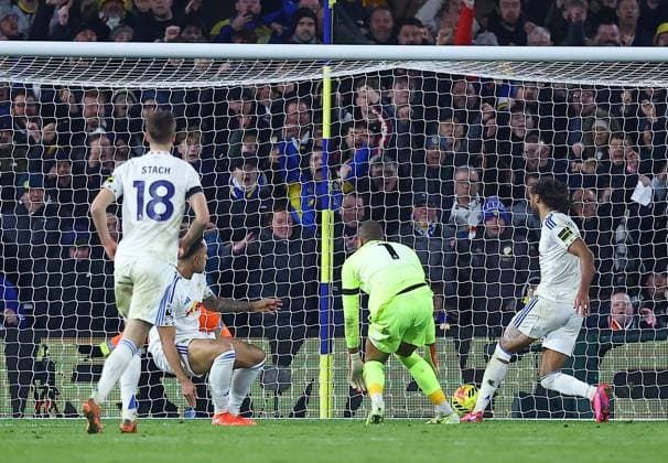 Dominic Calvert-Lewin of Leeds United scores a goal to make it 3-1 Leeds United v Chelsea, Premier League, Football, Elland Road, Leeds, UK - 03 Dec 2025Leeds Elland Road United Kingdom EDITORIAL USE ONLY No use with unauthorised audio, video, data, fixture lists, club league logos or live services. Online in-match use limited to 120 images, no video emulation. No use in betting, games or single club league player publications.  Copyright: xMattxWest Shutterstockx 16006098ax