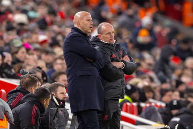 Football - FA Premier League - Liverpool FC v Sunderland AFC LIVERPOOL, ENGLAND - Wednesday, December 3, 2025: Liverpool s head coach Arne Slot and first assistant coach Sipke Hulshoff (R) during the FA Premier League match between Liverpool FC and Sunderland AFC at Anfield. (Photo by David Rawcliffe Propaganda) LIVERPOOL Anfield MERSEYSIDE ENGLAND  Copyright: xDavidxRawcliffex P2025-12-03-Liverpool_Sunderland-94