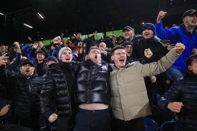 Leeds United gegen Chelsea 03. Dezember 2025, Leeds Premier League Fußball Leeds United gegen Chelsea Fans von Leeds United feiern ihr 3. Tor Foto von Daniel Chesterton Leeds UK  Copyright: xDanielxChestertonxOffside