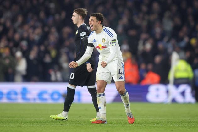 Leeds United gegen Chelsea 03. Dezember 2025, Leeds Premier League Fußball Leeds United gegen Chelsea Ethan Ampadu von Leeds United feiert nach dem Schlusspfiff den Sieg Foto von Daniel Chesterton Leeds UK  Copyright: xDanielxChestertonxOffside