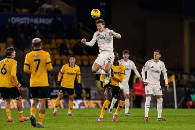 3rd December 2025; Molineux Stadium, Wolverhampton, West Midlands, England; Premier League Football, Wolverhampton Wanderers versus Nottingham Forest; Ryan Yates of Nottingham Forest wins a header  GodfreyxPitt