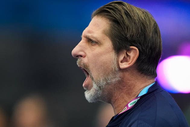 Women s Handball World Championship 2025 Norway Sweden Dortmund, Germany 20251203 Swedish national team manager Tomas AxnÃ r during the intermediate round of the Women s Handball World Championship between Norway and Sweden in Westfalenhalle Photo Beate Oma Dahle NTB Dortmund Germany EDITORIAL USE ONLY RESTRICTED USE FOR BETTING COMPANIES  Copyright: xBeatexOmaxDahlex xNTBx
